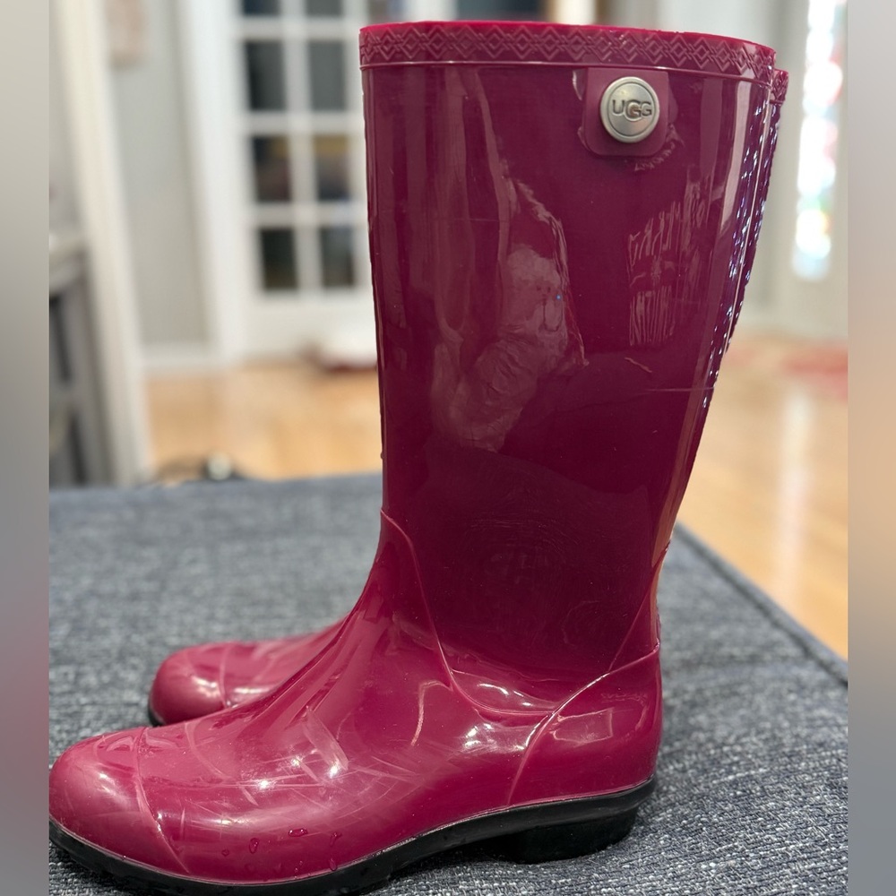 UGG Fuchsia Glossy Boots